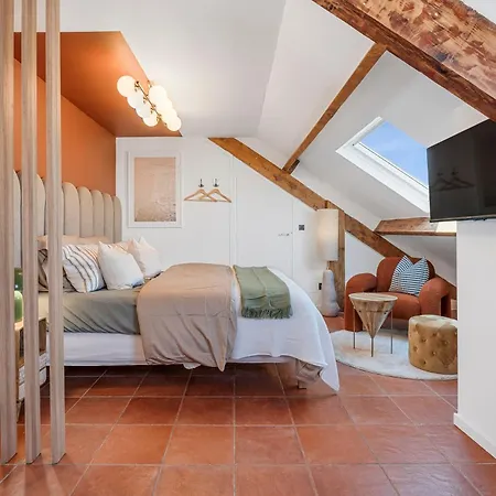 Apartment Renting - Gounod - Haven Retreat Under Roof Air-conditioned