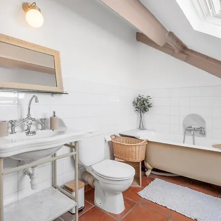 Renting - Gounod - Haven Retreat Under Roof Air-conditioned Nice